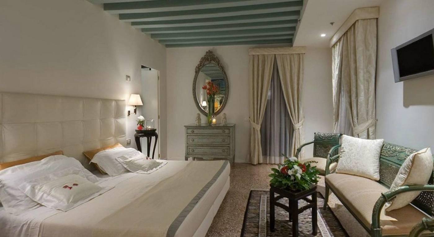 Ca--Nigra-Lagoon-Resort-Room-35