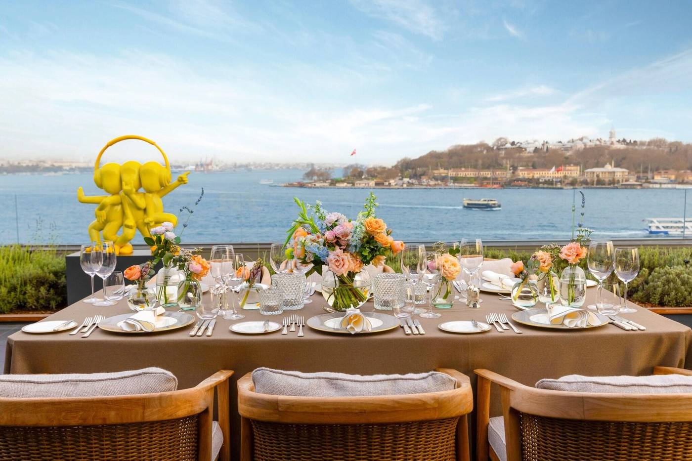 The-Peninsula-Istanbul-Bar-60