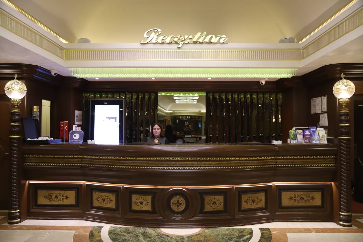 Hurry-Inn-Merter-Lobby-4