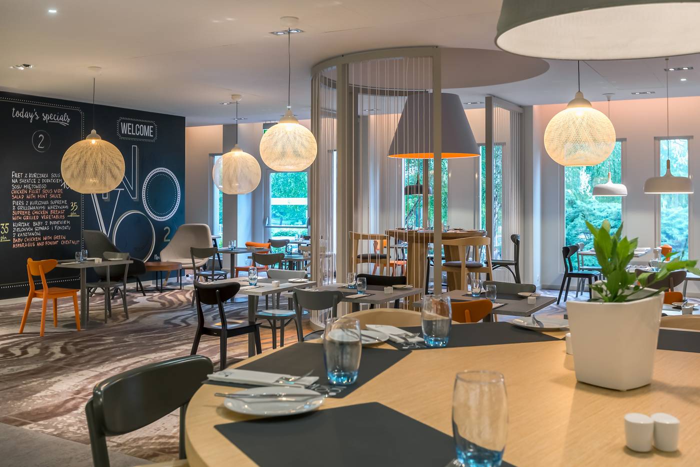 Novotel-Krakow-City-West-Restaurant-17