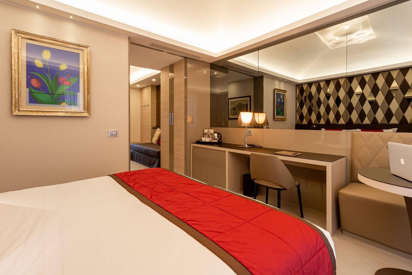 Harry-s-Bar-Trevi-Hotel---Restaurant-Room-10