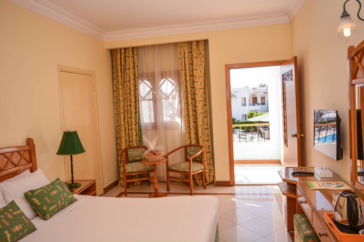 Dive-Inn-Resort-Room-26