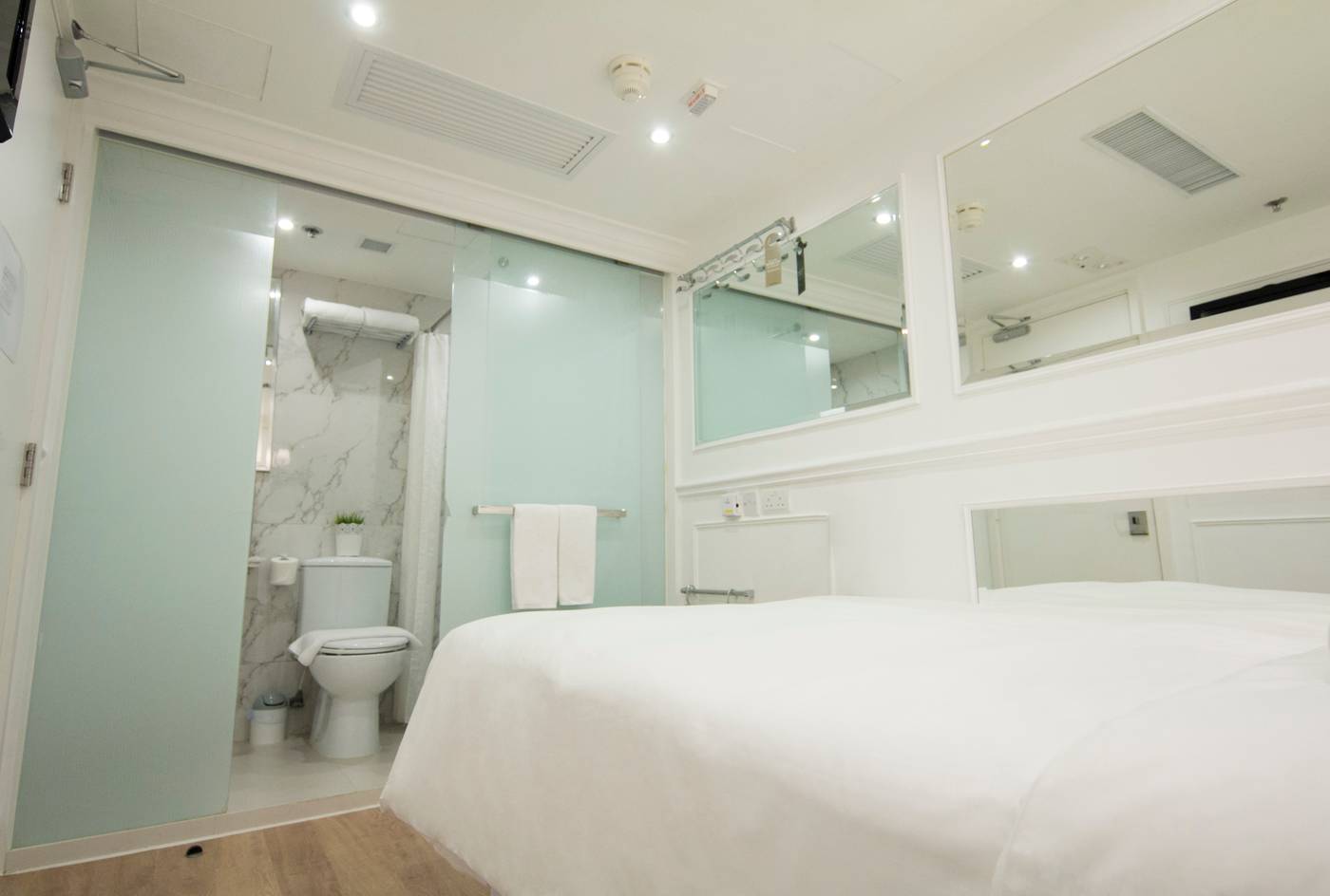 Mini-Hotel-Causeway-Bay-Room-12