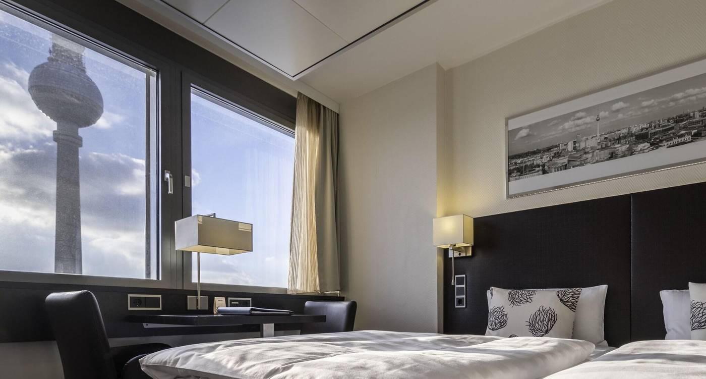 Park-Inn-by-Radisson-Berlin-Alexanderplatz-Room-48