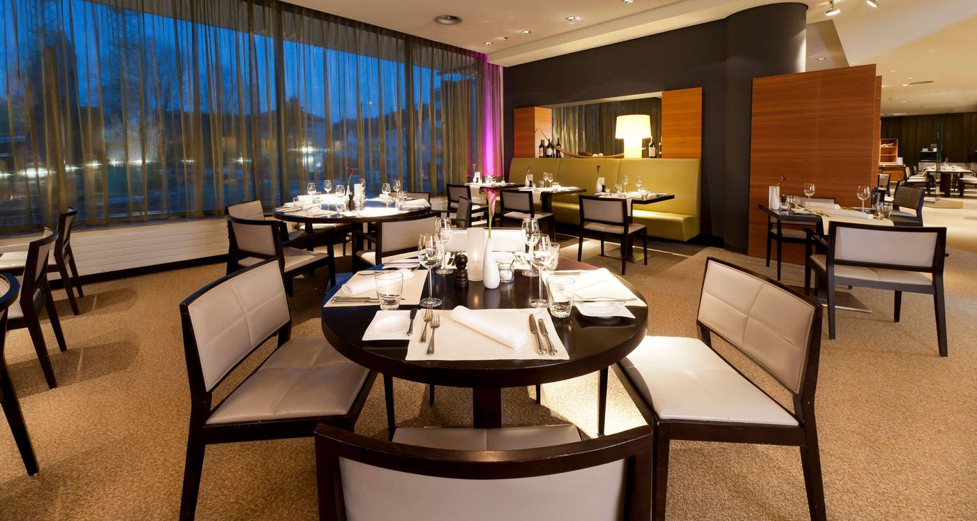 Dorint-Hotel-am-Heumarkt-Koln-Restaurant-36