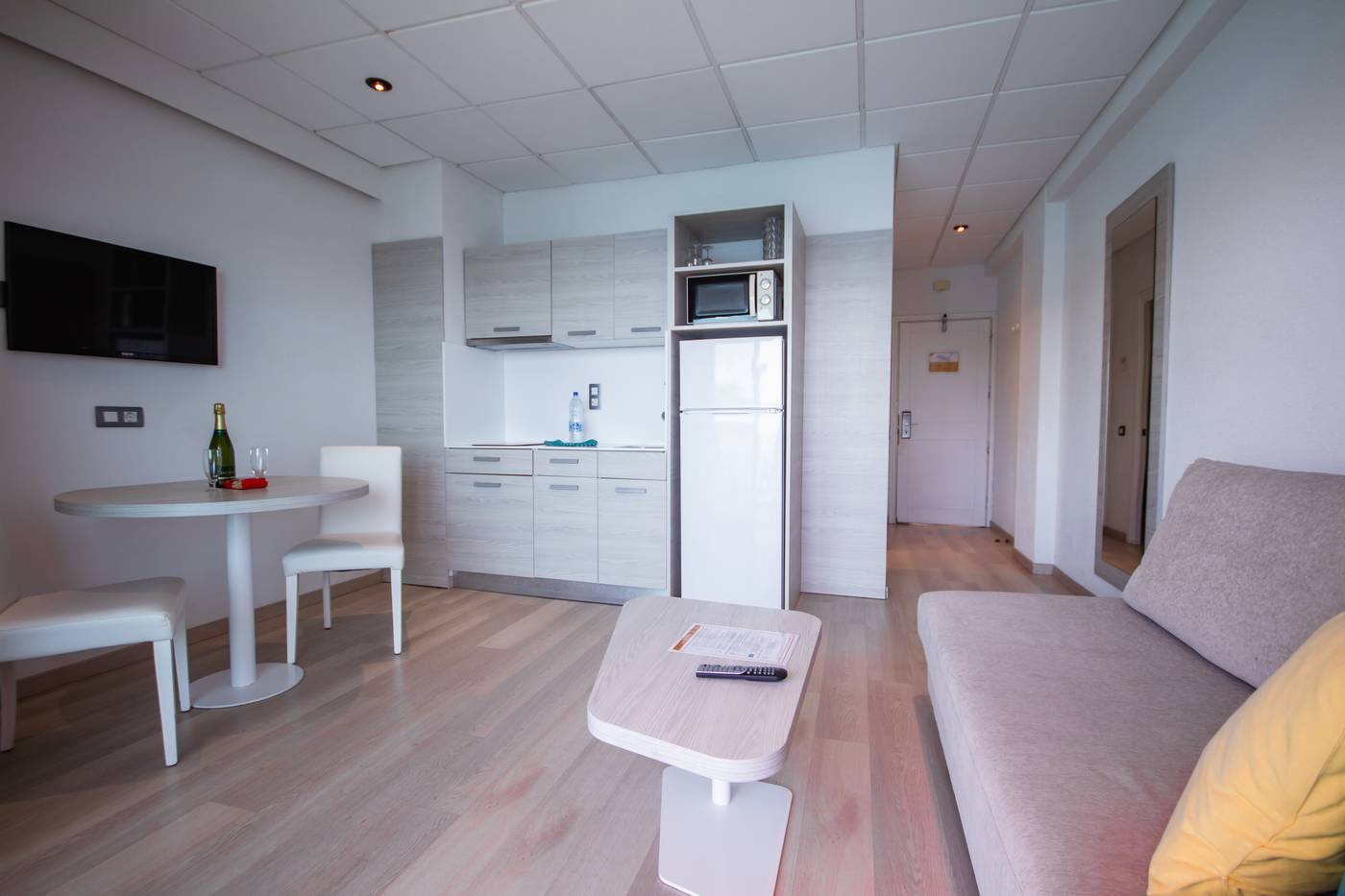 Servatur-Green-Beach-Room-21