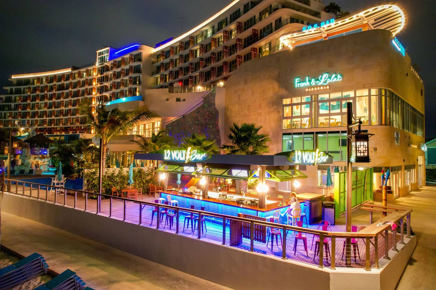 Margaritaville-Resort-Nassau-Bar-11