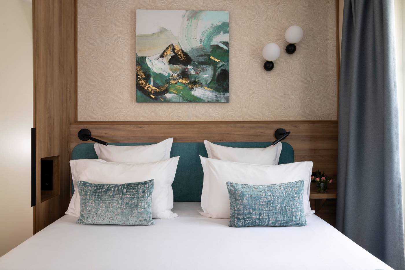 Hotel-Theoreme-Room-24