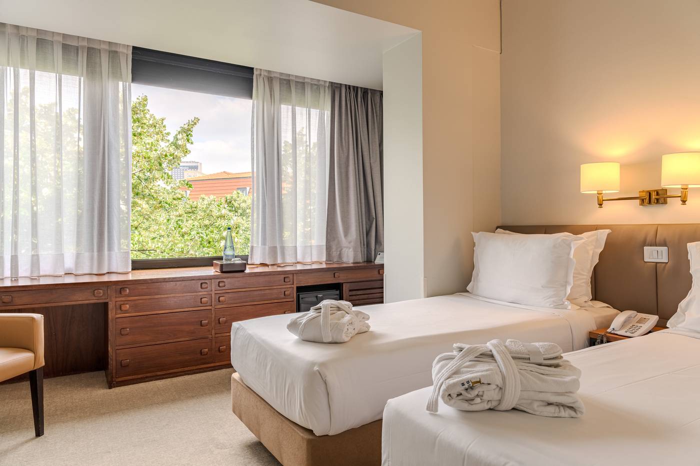 Dom-Carlos-Park-Room-4