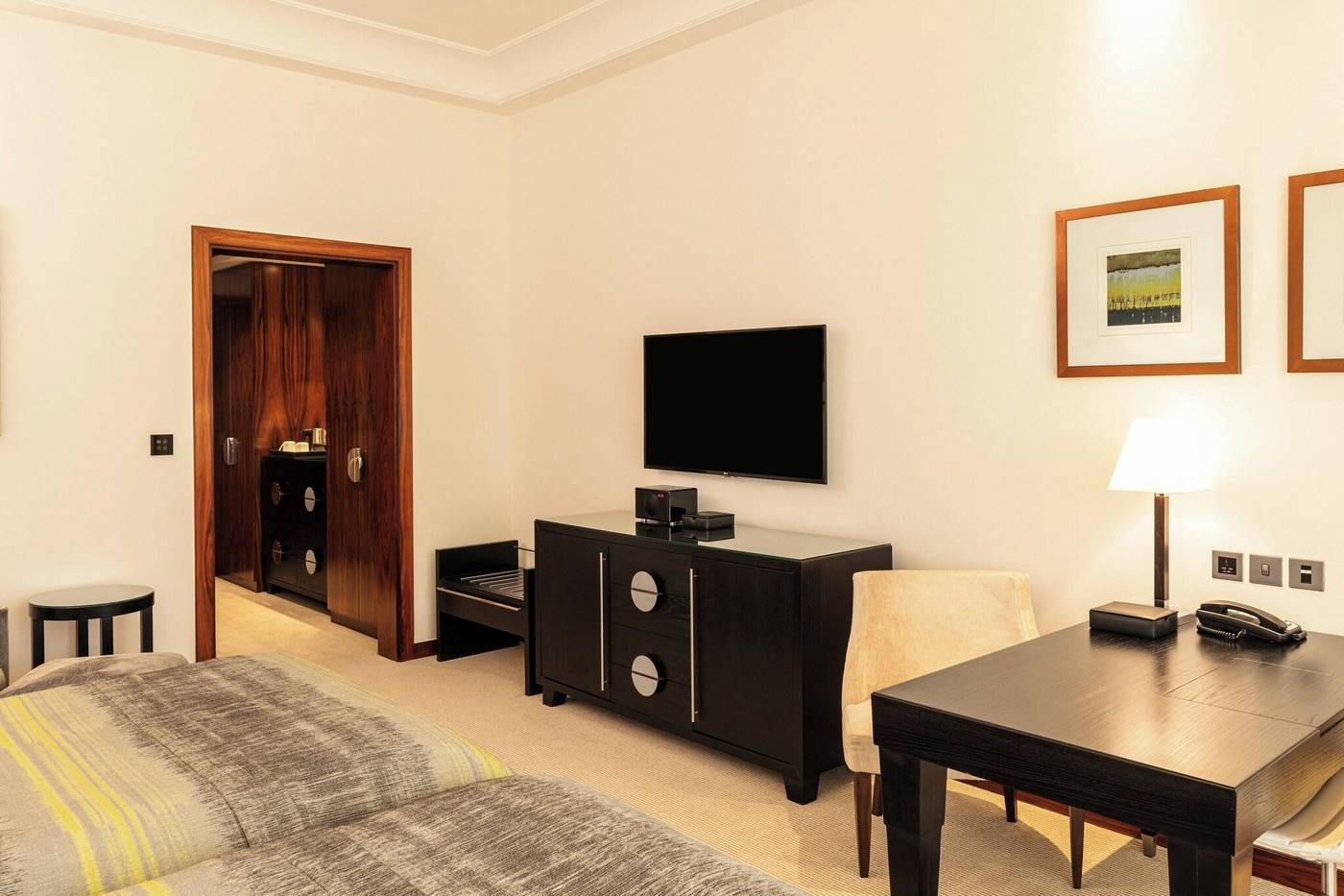 Grosvenor-House-West-Marina-Beach-Room-44