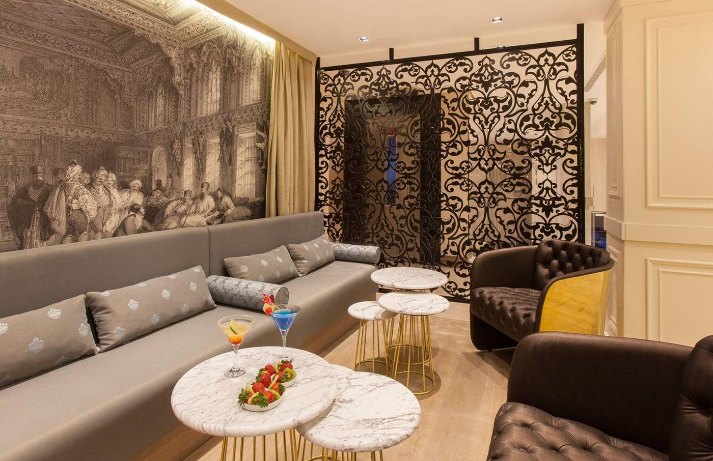 Pierre-Loti-Lobby-19