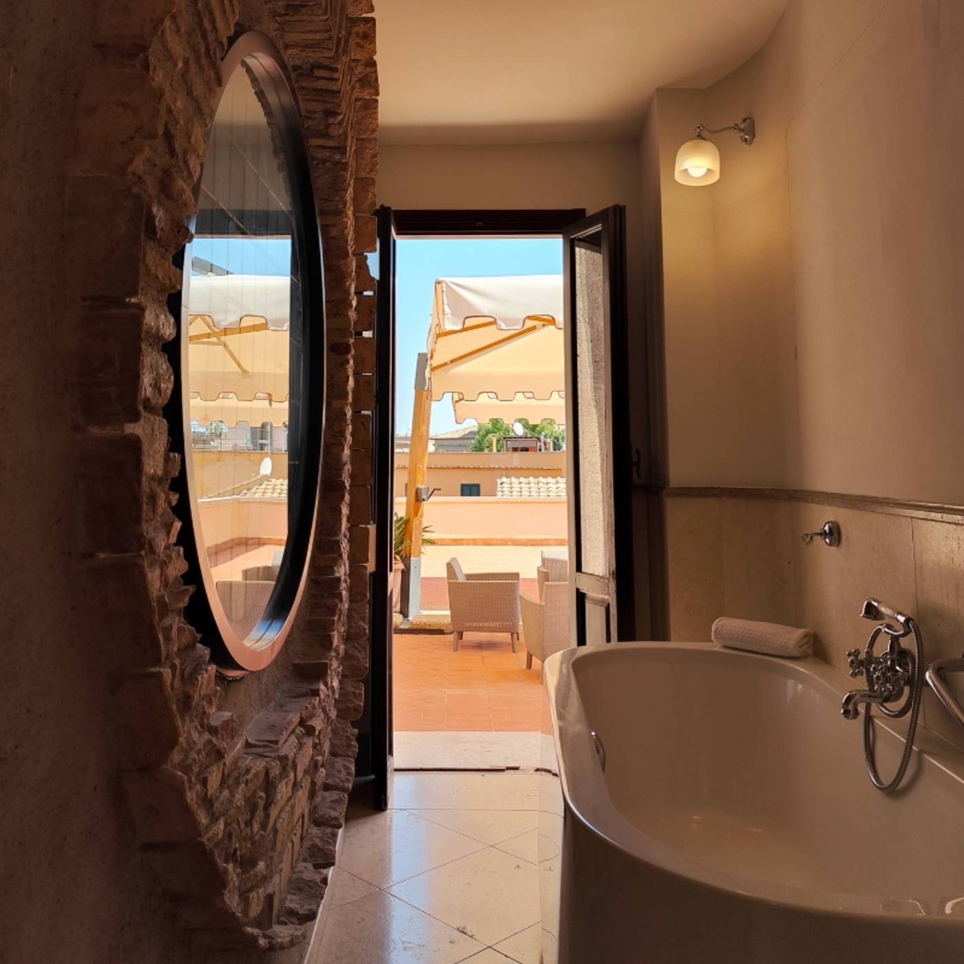 Donna-Camilla-Savelli-Room-37