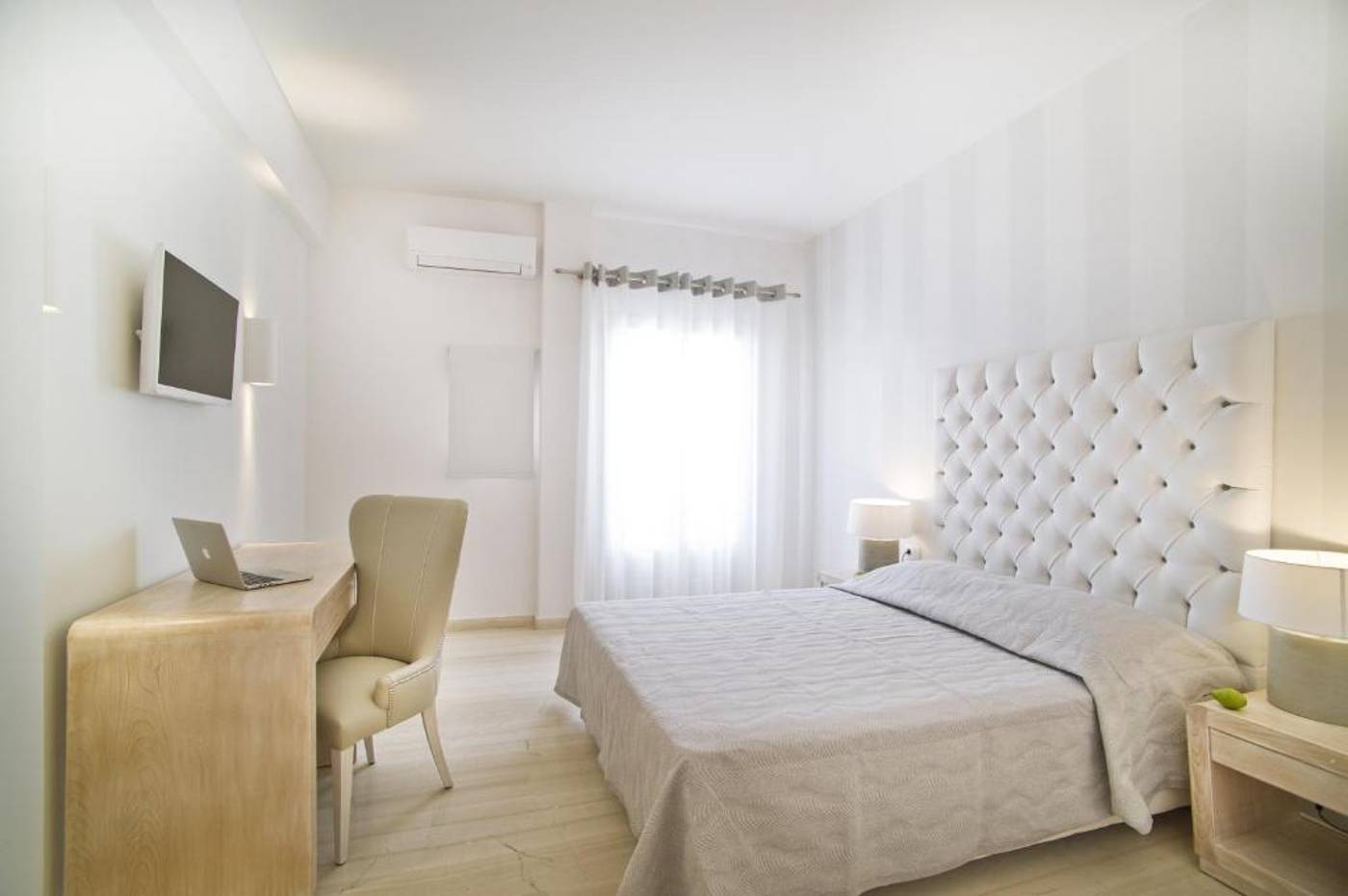 Santorini-Palace-Room-12