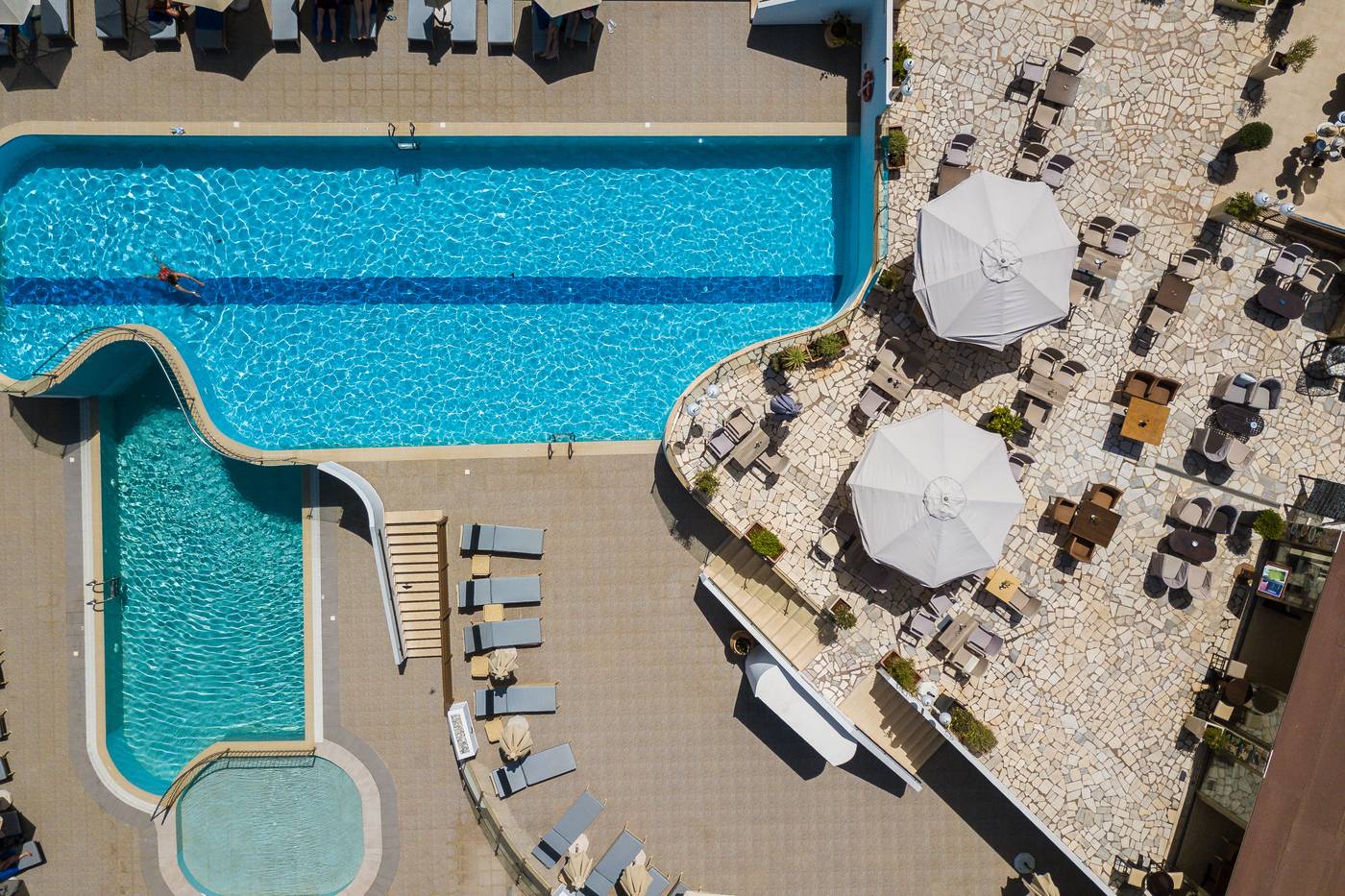 Filion-Suites-Resort---Spa-Terrace-19