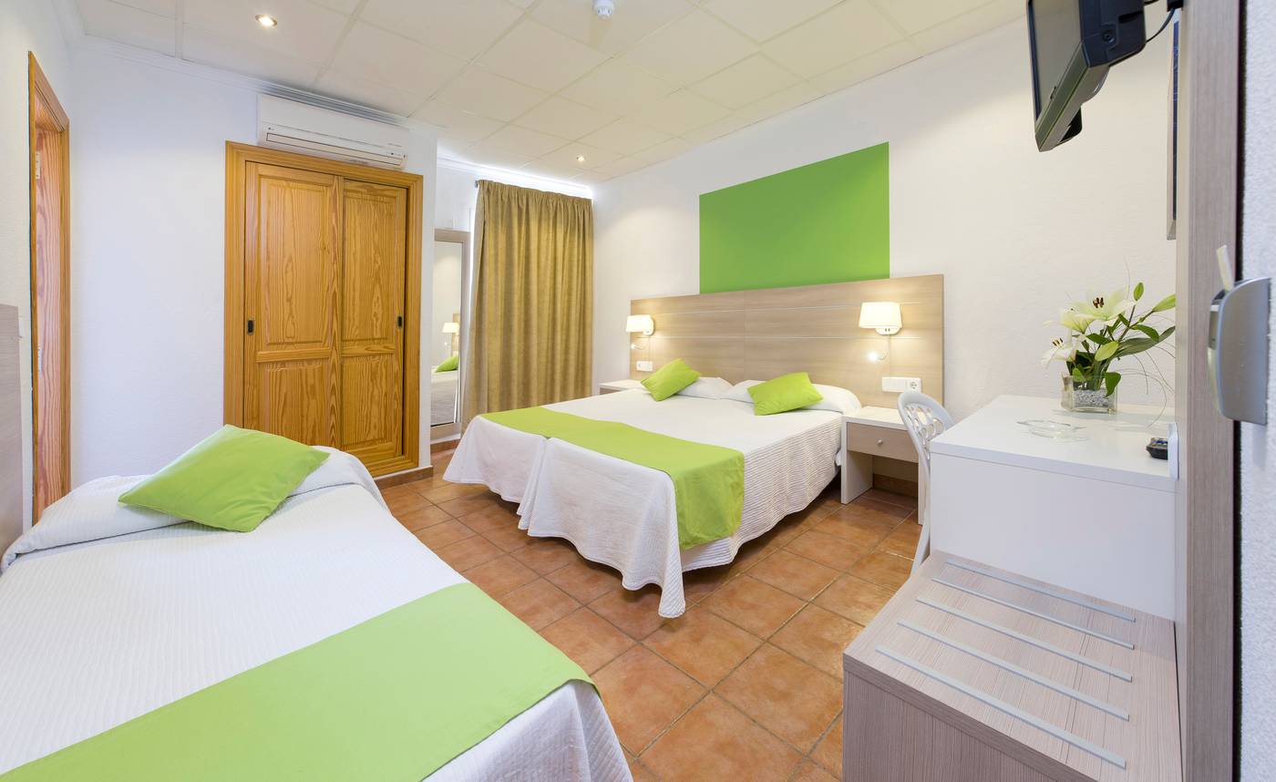 Hostal-Adelino-Room-12