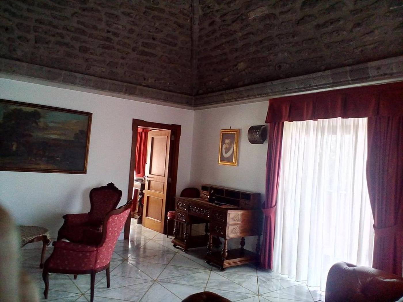 Casale-Russo-Room-16