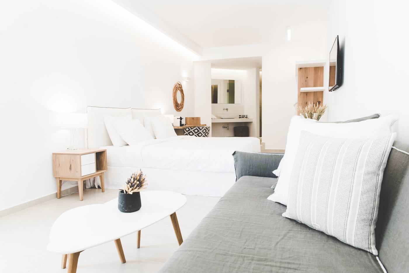 Super-Paradise-Hotel-Room-22