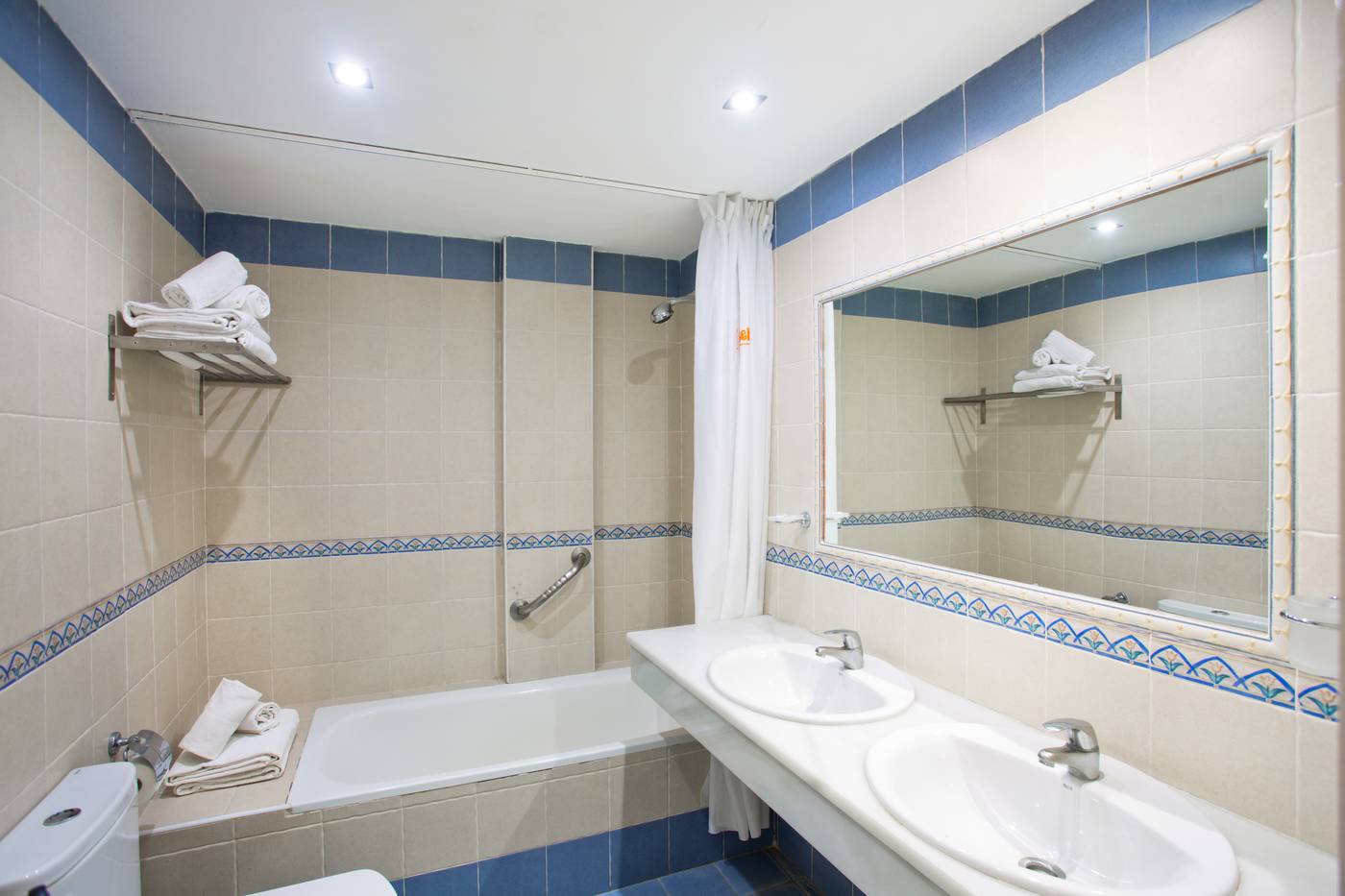 Pueblo-Evita-Club-Room-41