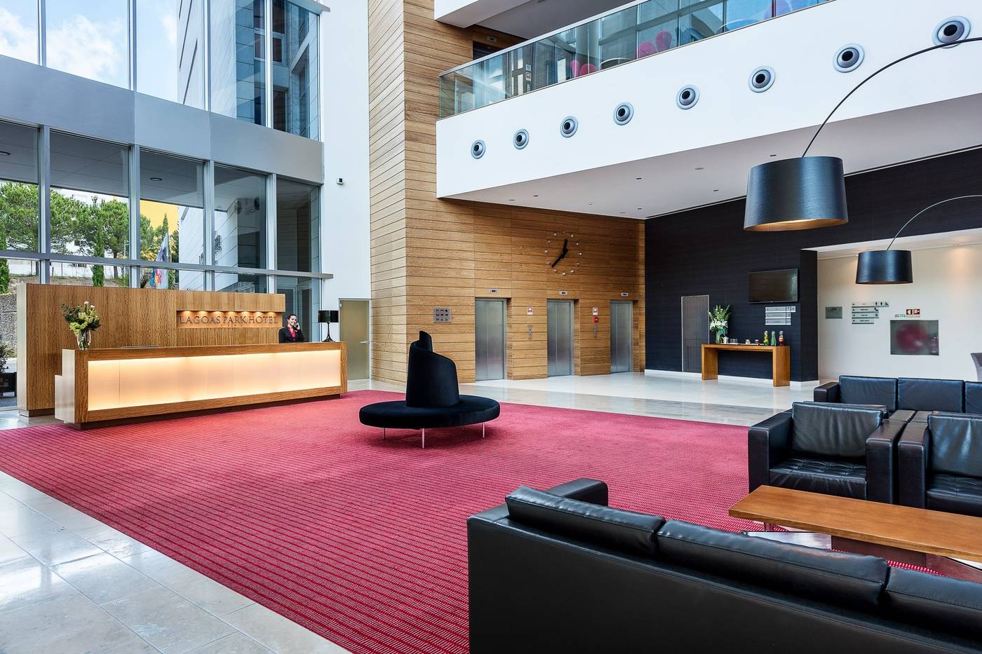 Lagoas-Park-Lobby-10