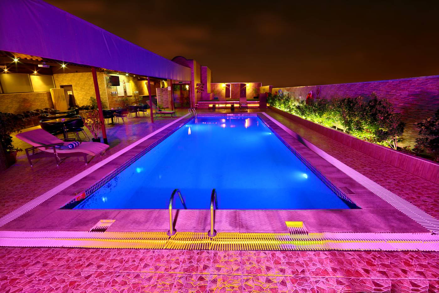 Excelsior-Hotel-Downtown-Pool-4