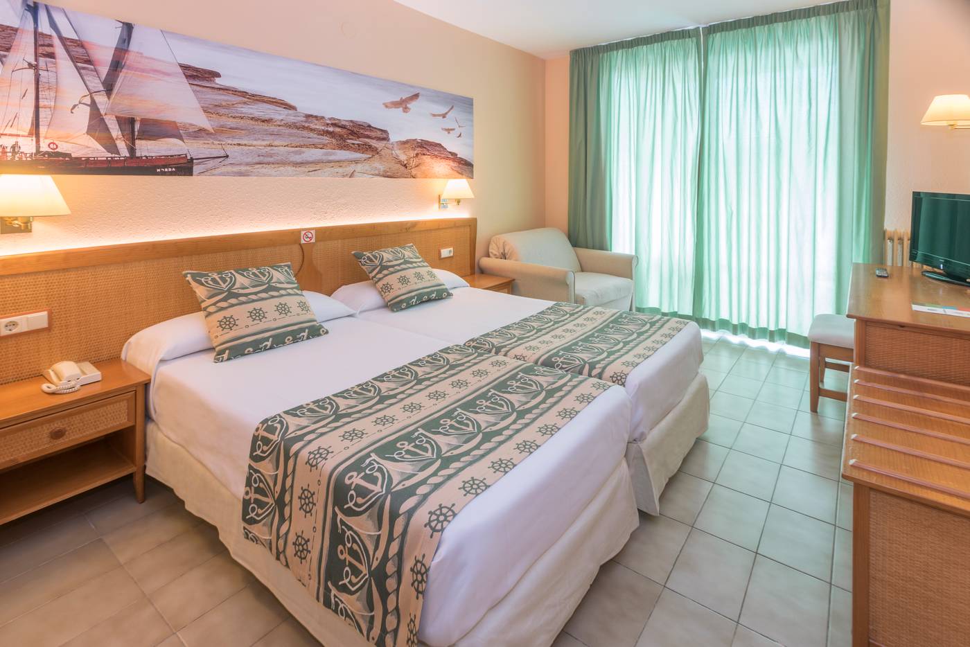 Oasis-Tossa-Room-17
