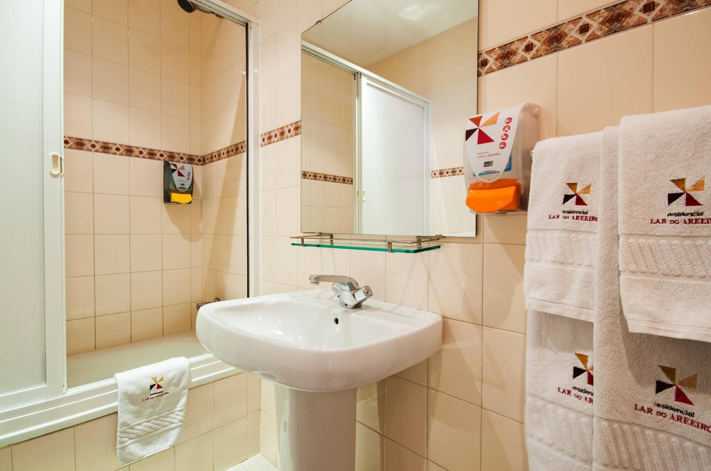 Residencial-Lar-do-Areeiro-Room-14