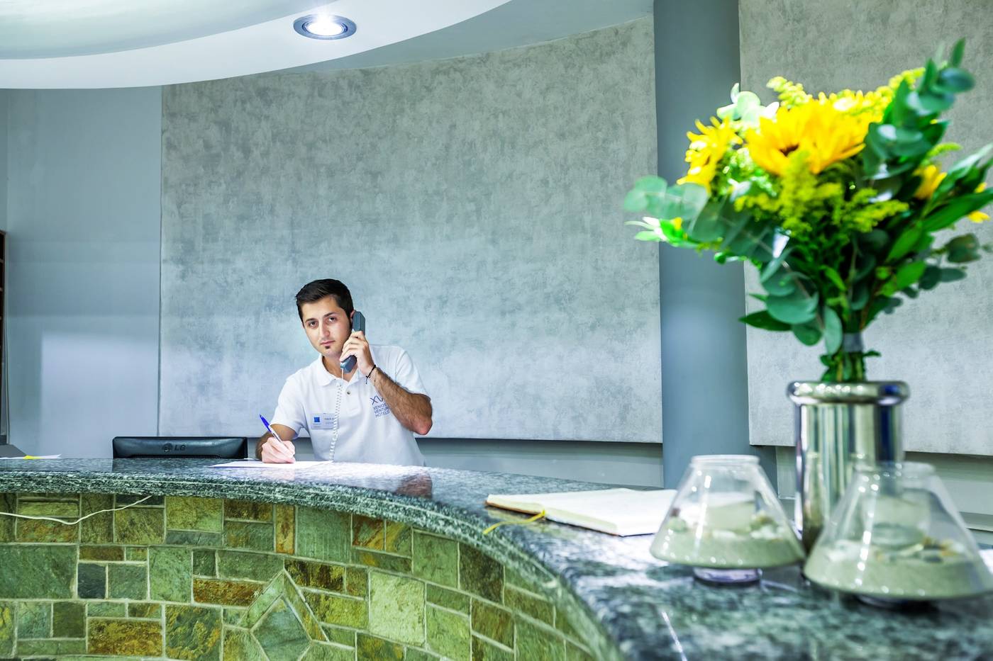 Dolphin-Beach-Hotel-Lobby-31