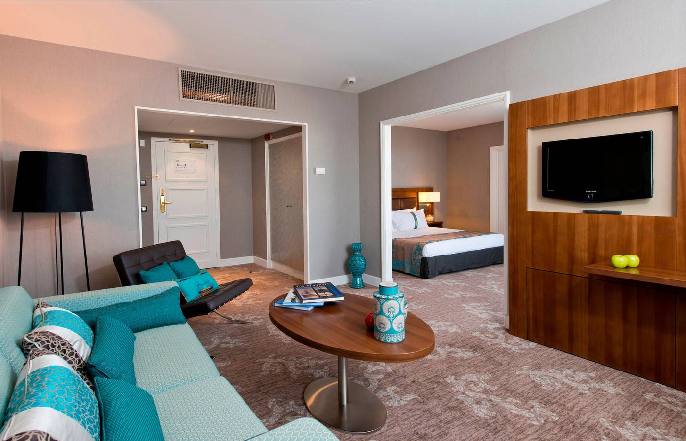 Holiday-Inn-Nice-Room-11