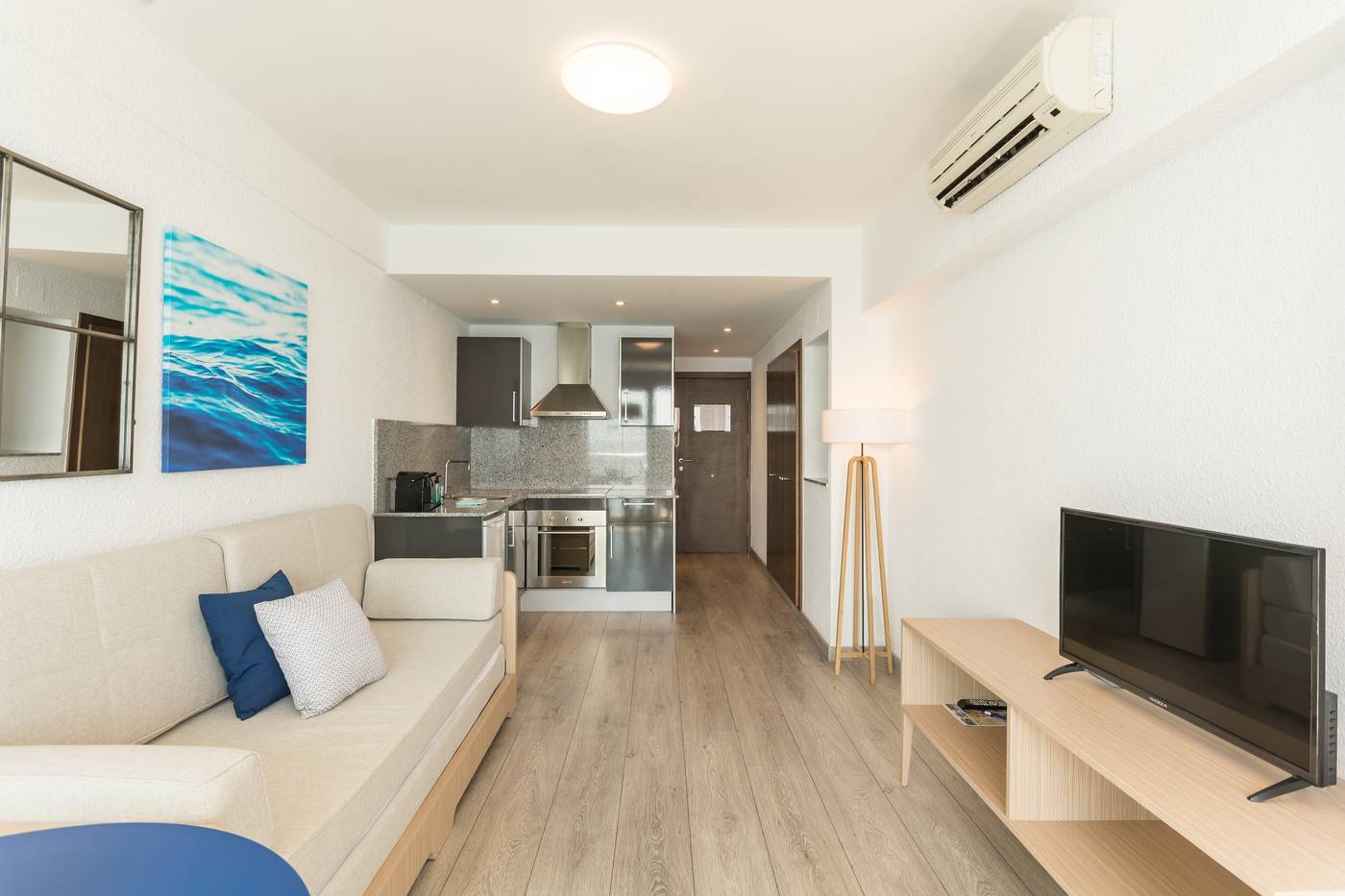 Pierre---Vacances-Blanes-Playa-Room-15