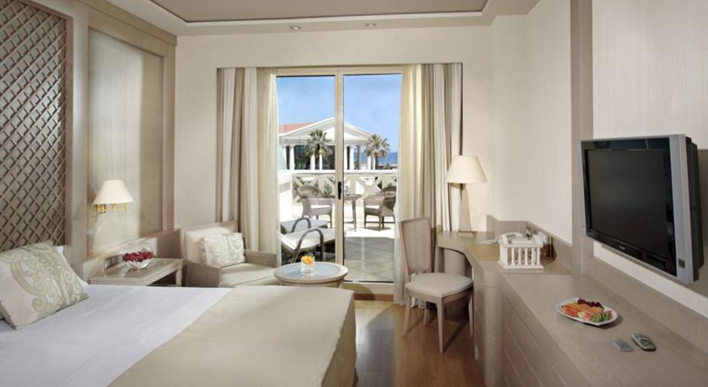 Las Arenas Balneario Resort