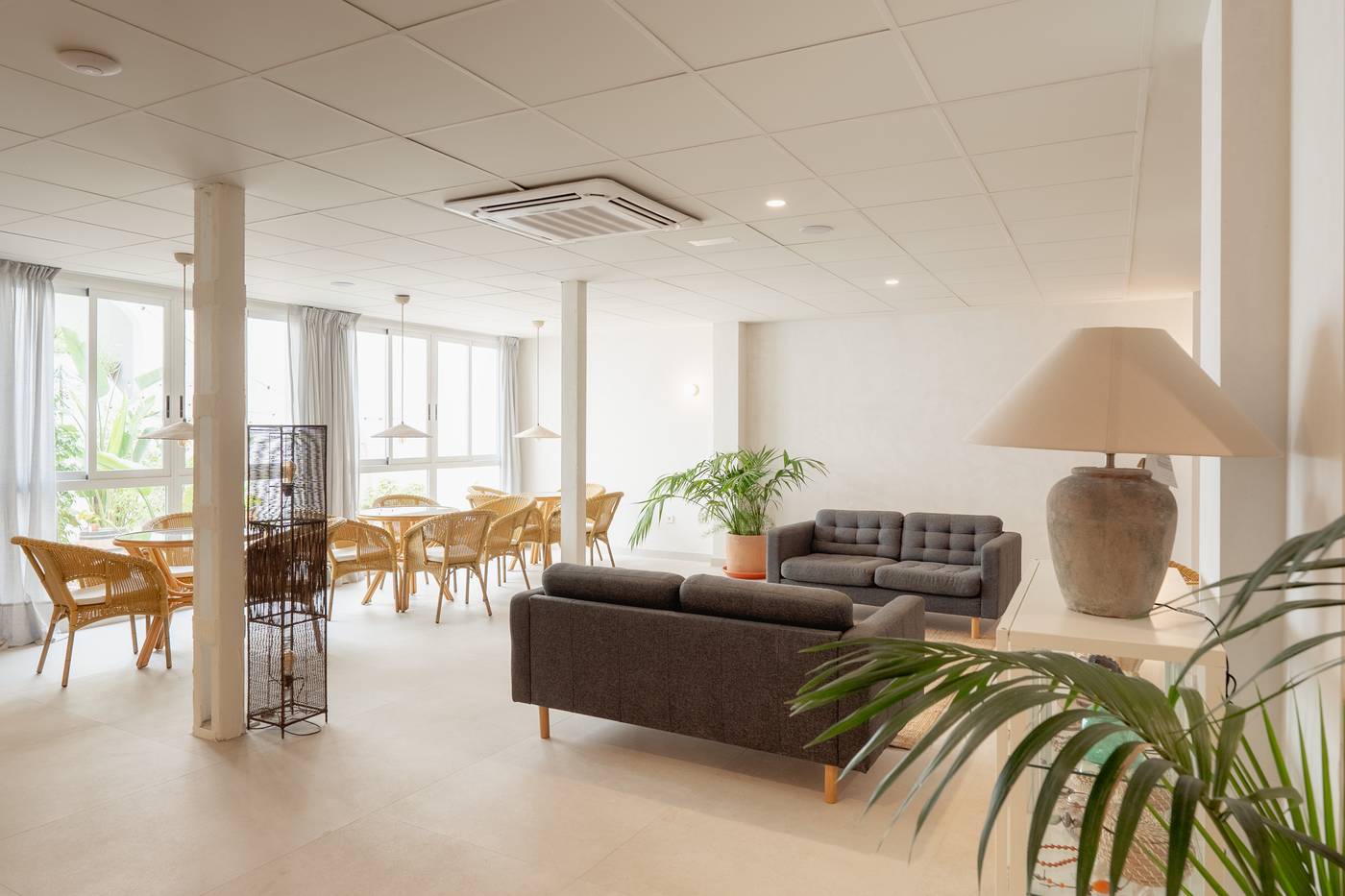 Internacional-Hotel-Lobby-23