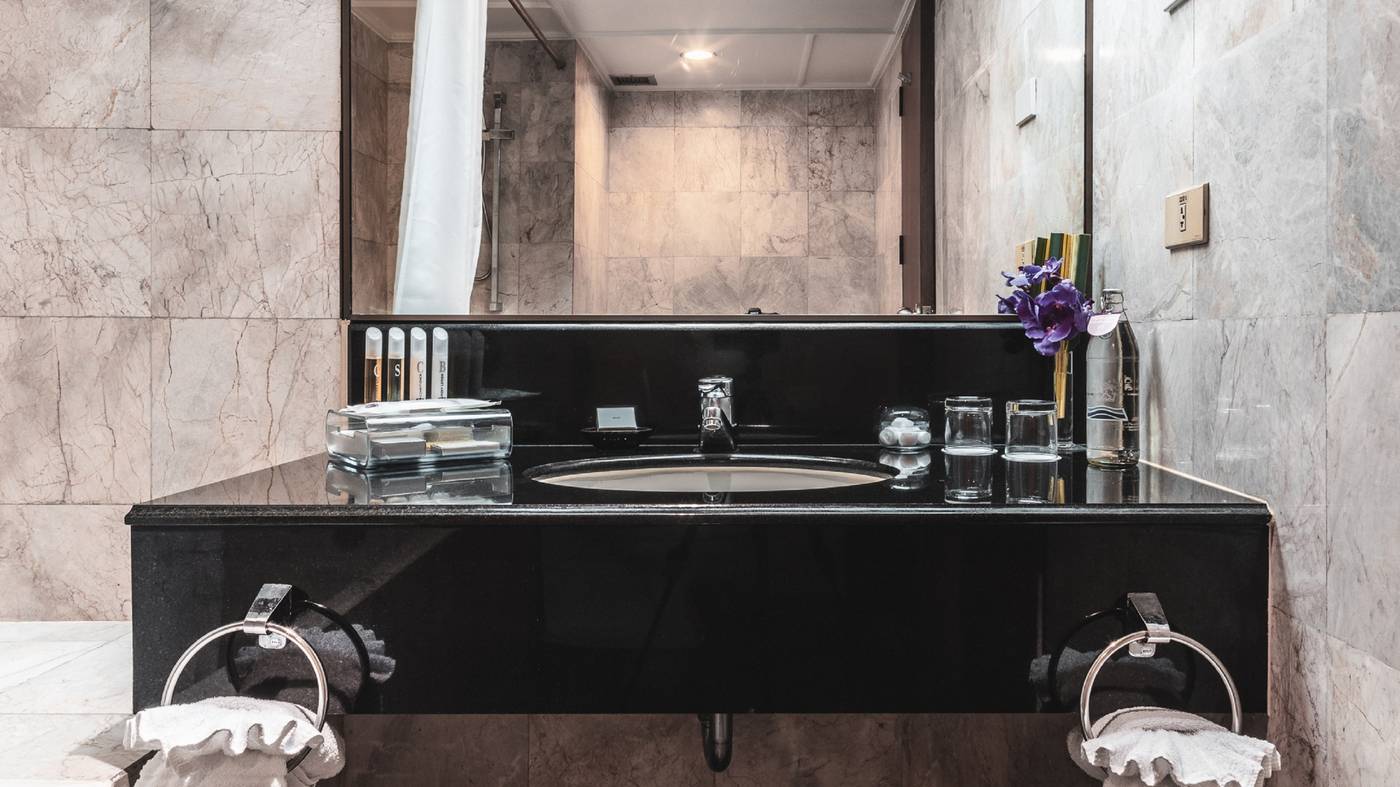 Bangkok-Lotus-Sukhumvit-33-By-Compass-Hospitalit-Room-23