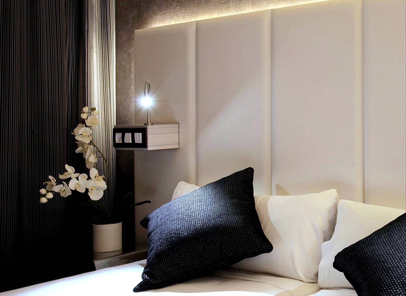 Petit-Palace-Santa-Barbara-Room-29