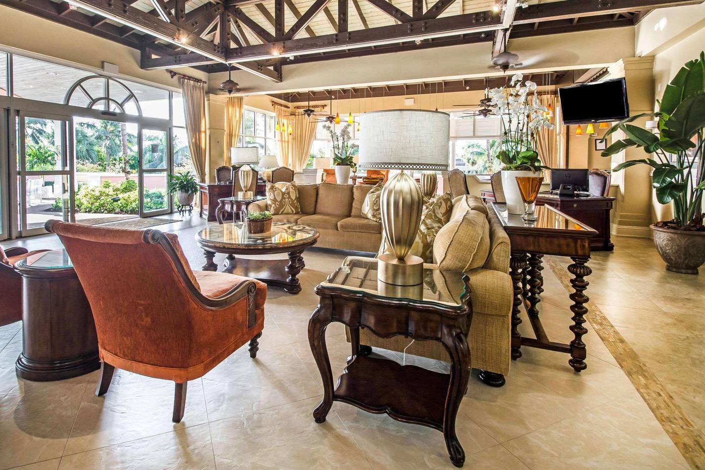 Comfort-Suites-Paradise-Island-Lobby-45