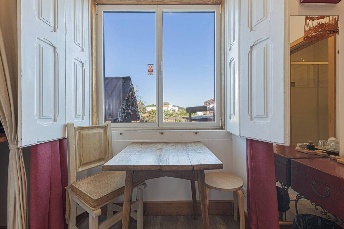 Ninho-Saloio-Room-39