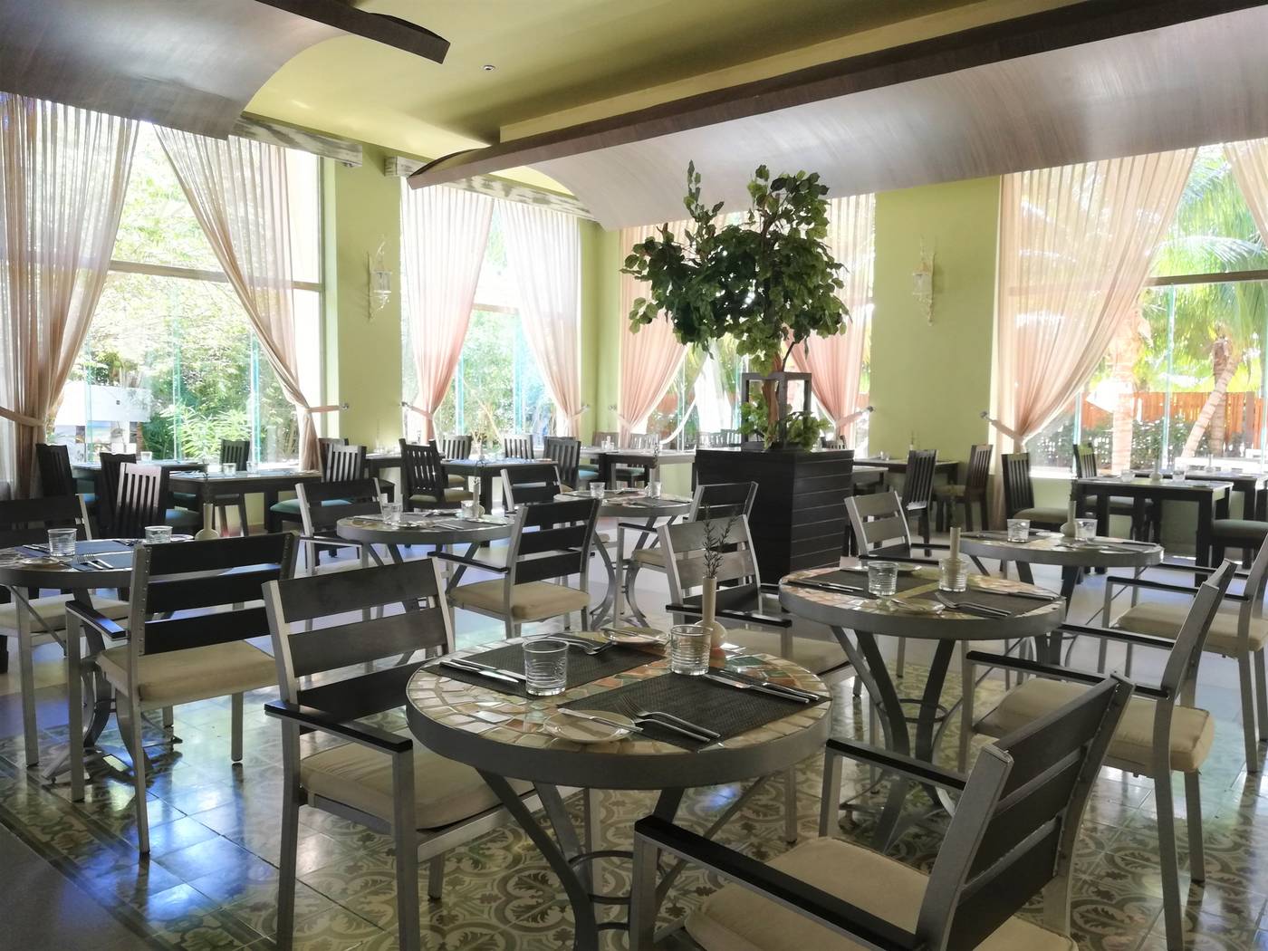 El-Dorado-Seaside-Suites-by-Karisma-Restaurant-24