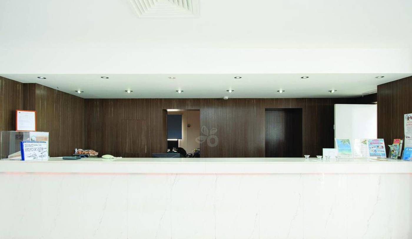 Silver-Sands-Beach-Hotel-Lobby-33