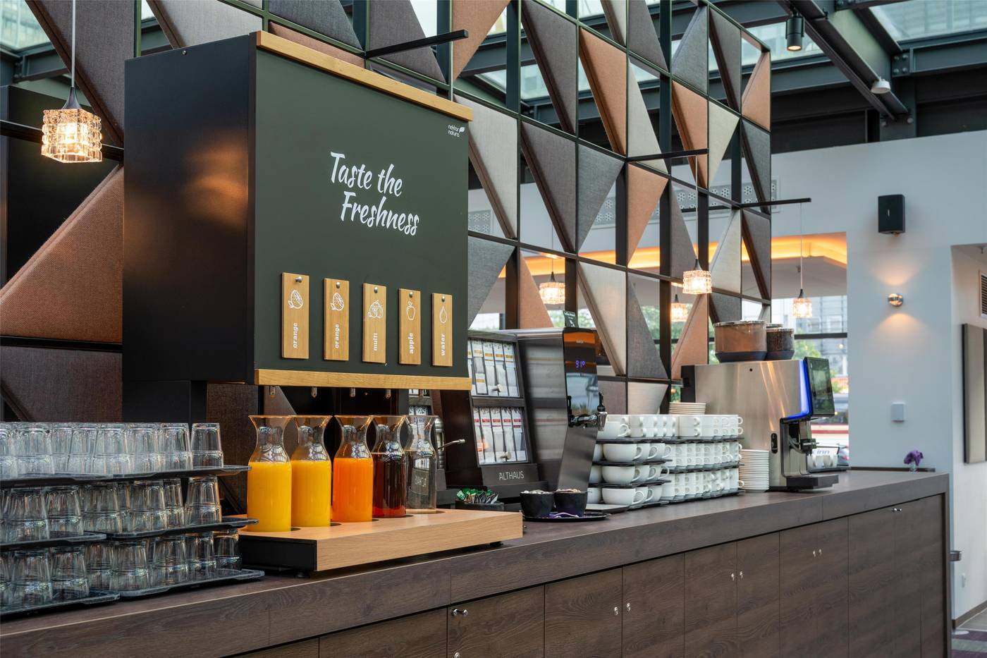 Park-Inn-by-Radisson-Berlin-Alexanderplatz-Restaurant-25