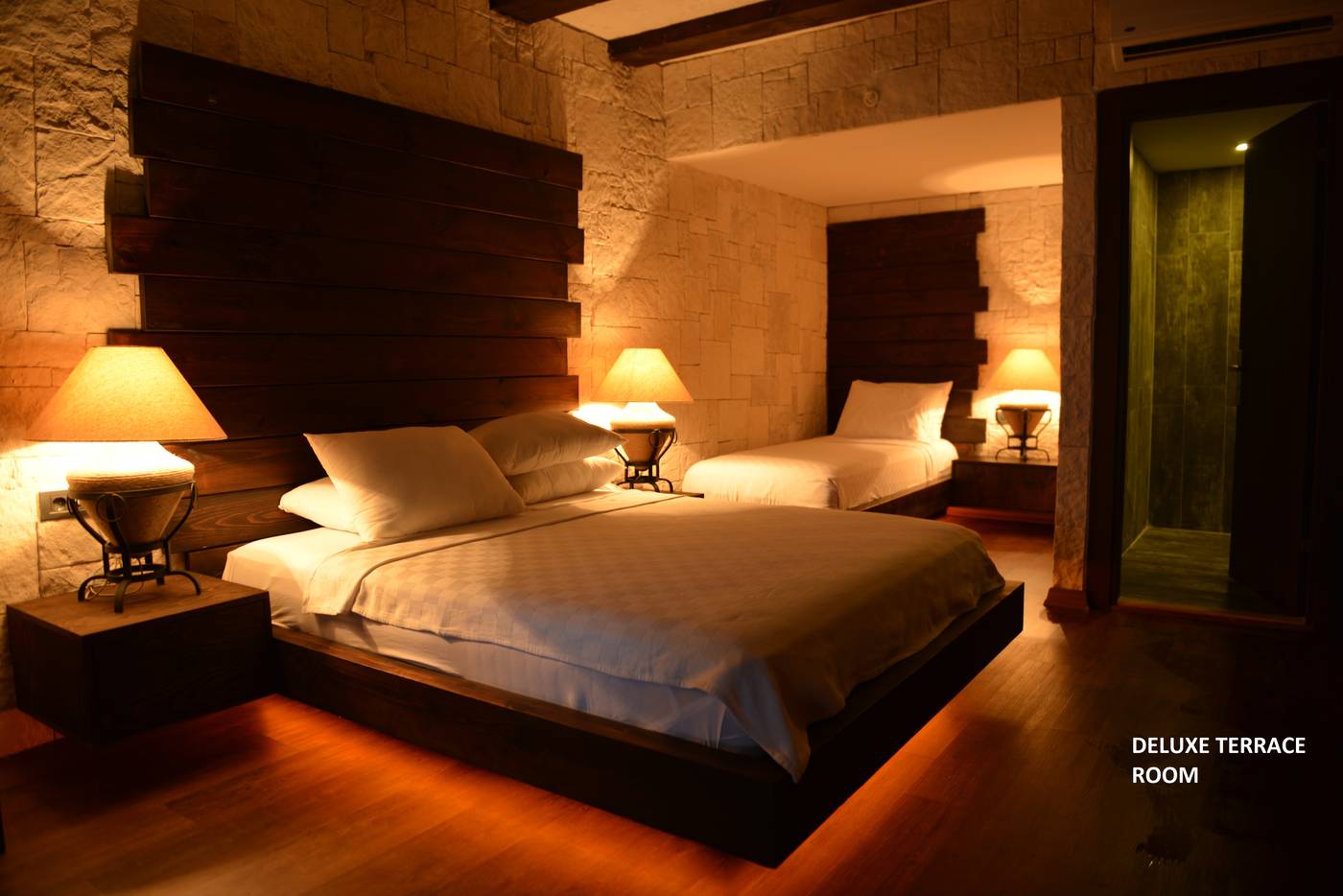 Manaspark-Deluxe-Hotel-Room-33