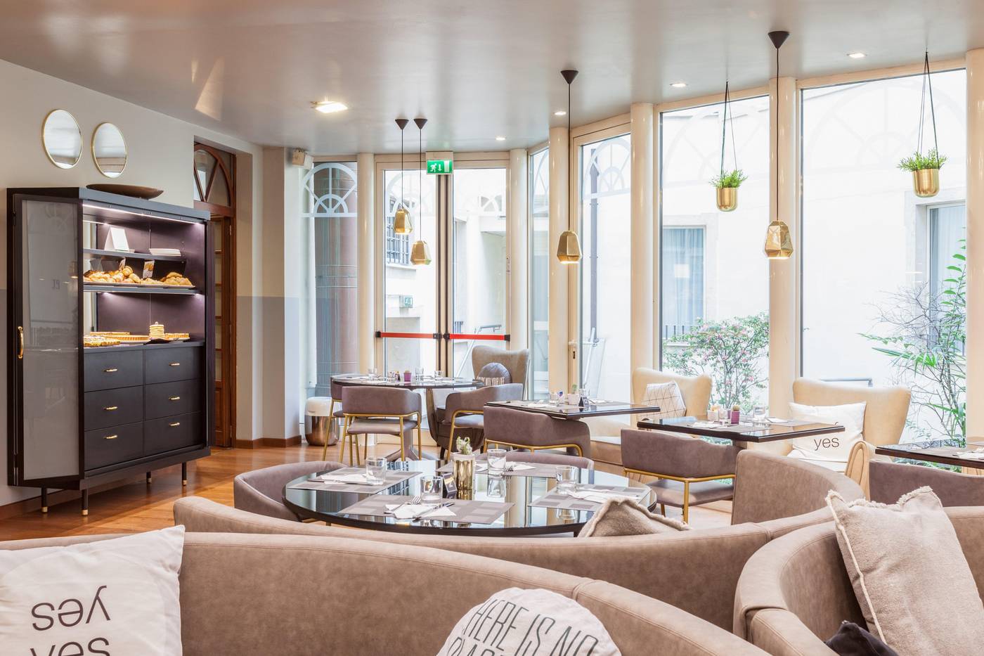 Holiday-Inn-Milan-Garibaldi-Station-Restaurant-5