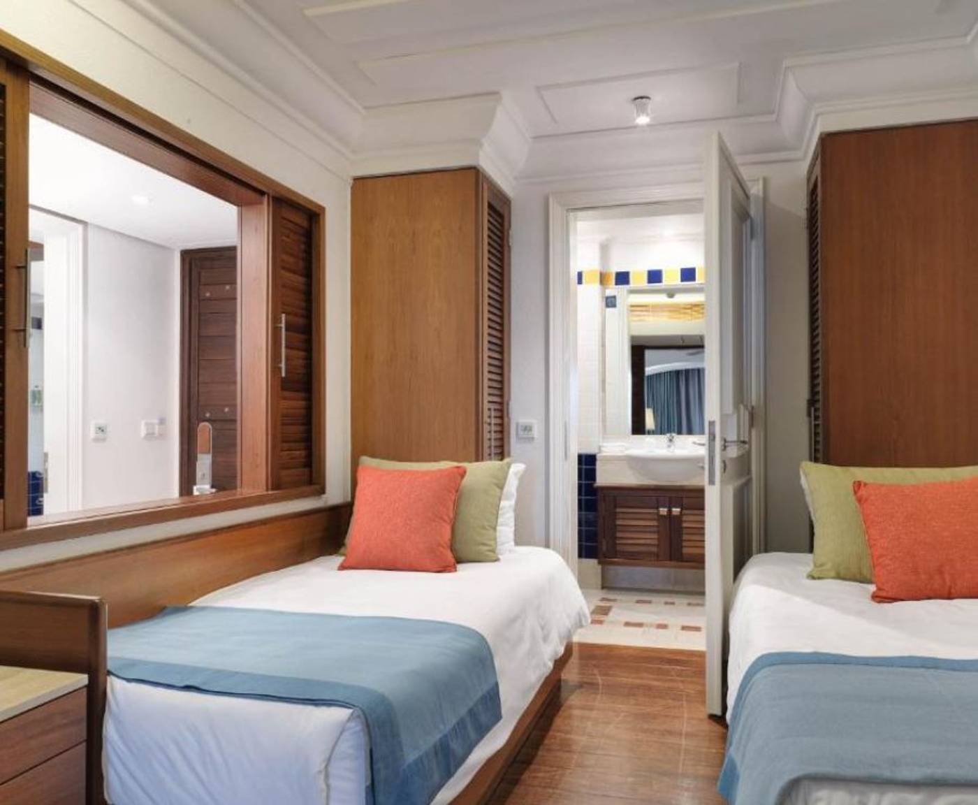 Columbia-Beach-Resort-Room-47