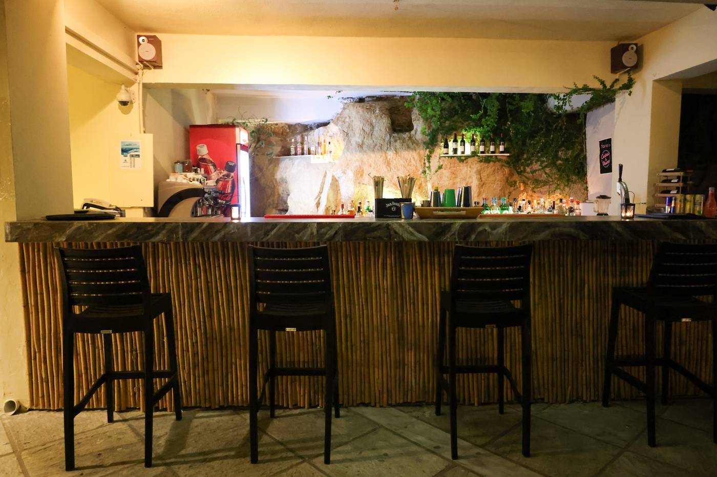 Kanapitsa-Mare-Bar-56