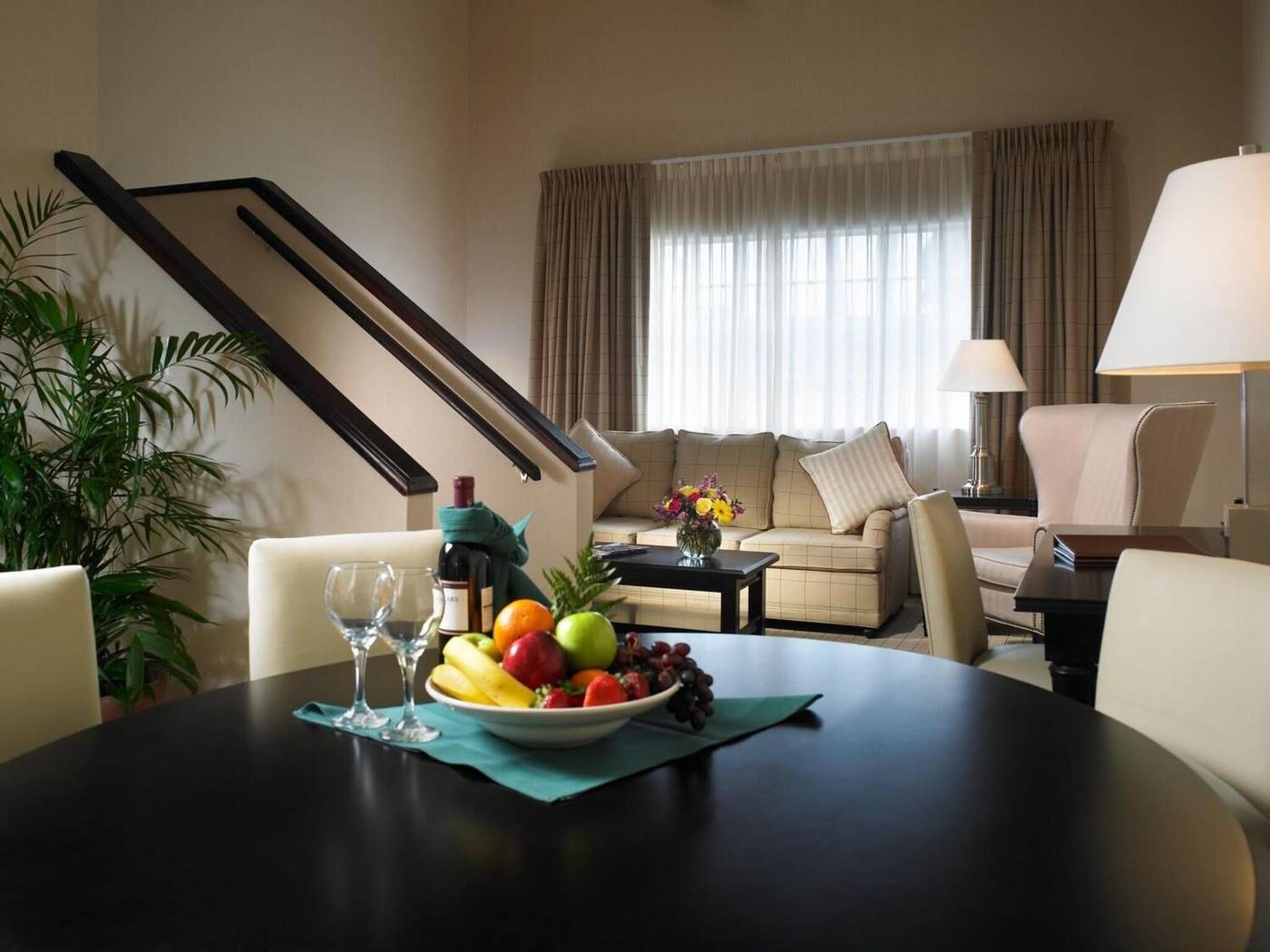 Anaheim-Majestic-Garden-Hotel-Room-5