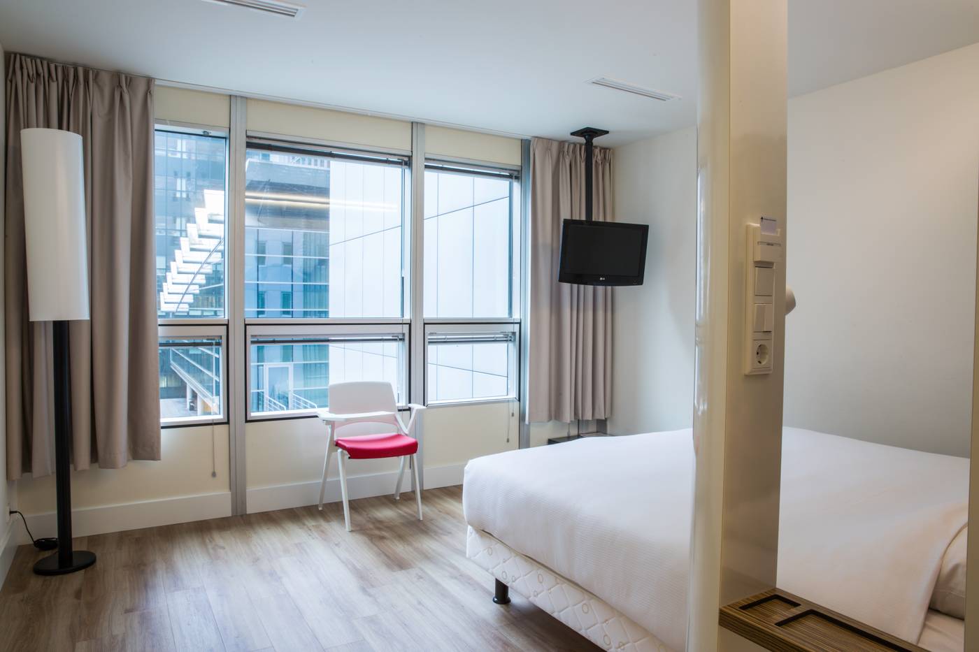 Qbic-Hotel-Amsterdam-Wtc-Room-17