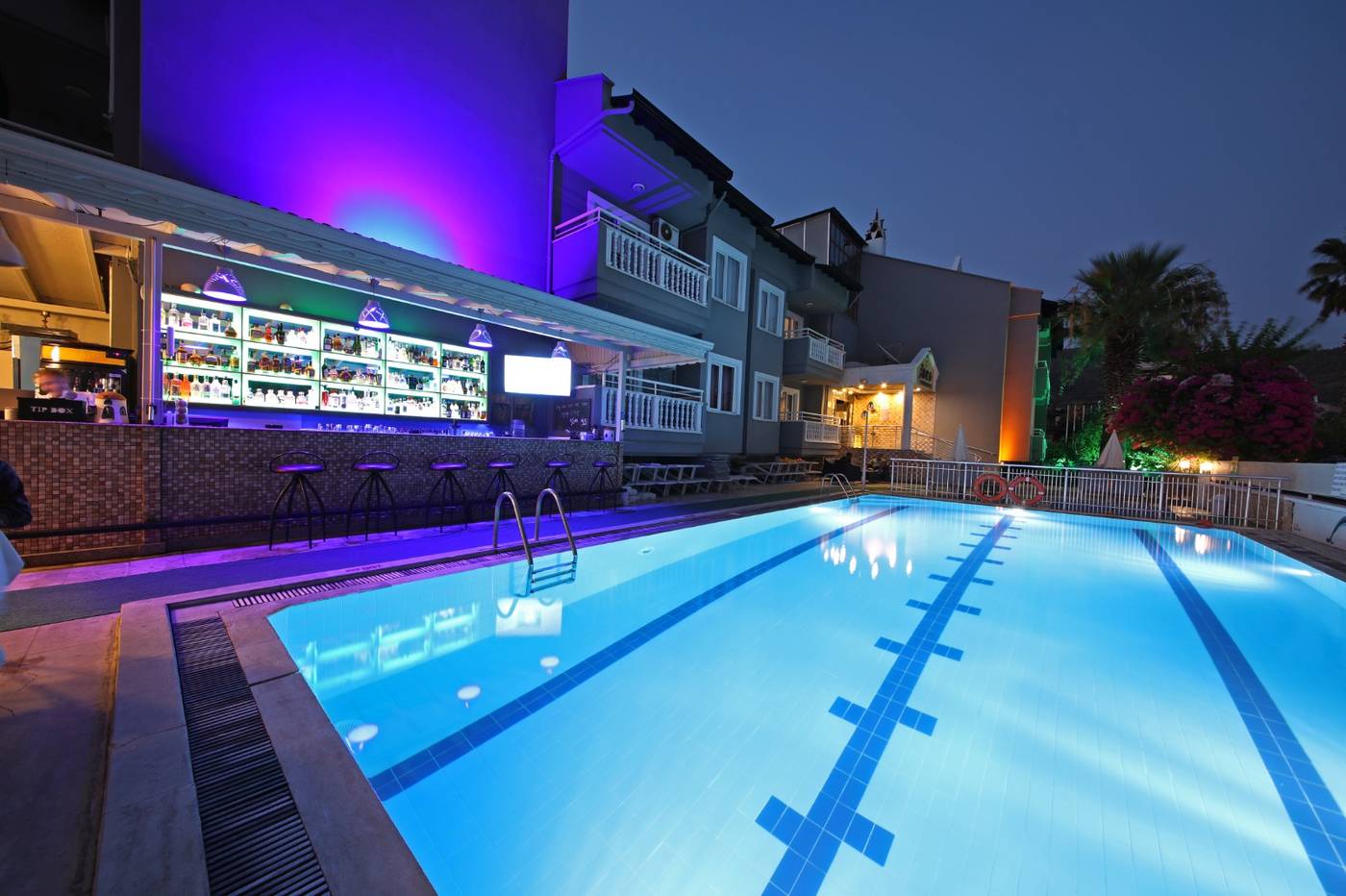 Club-Ako-Apart-Pool-3