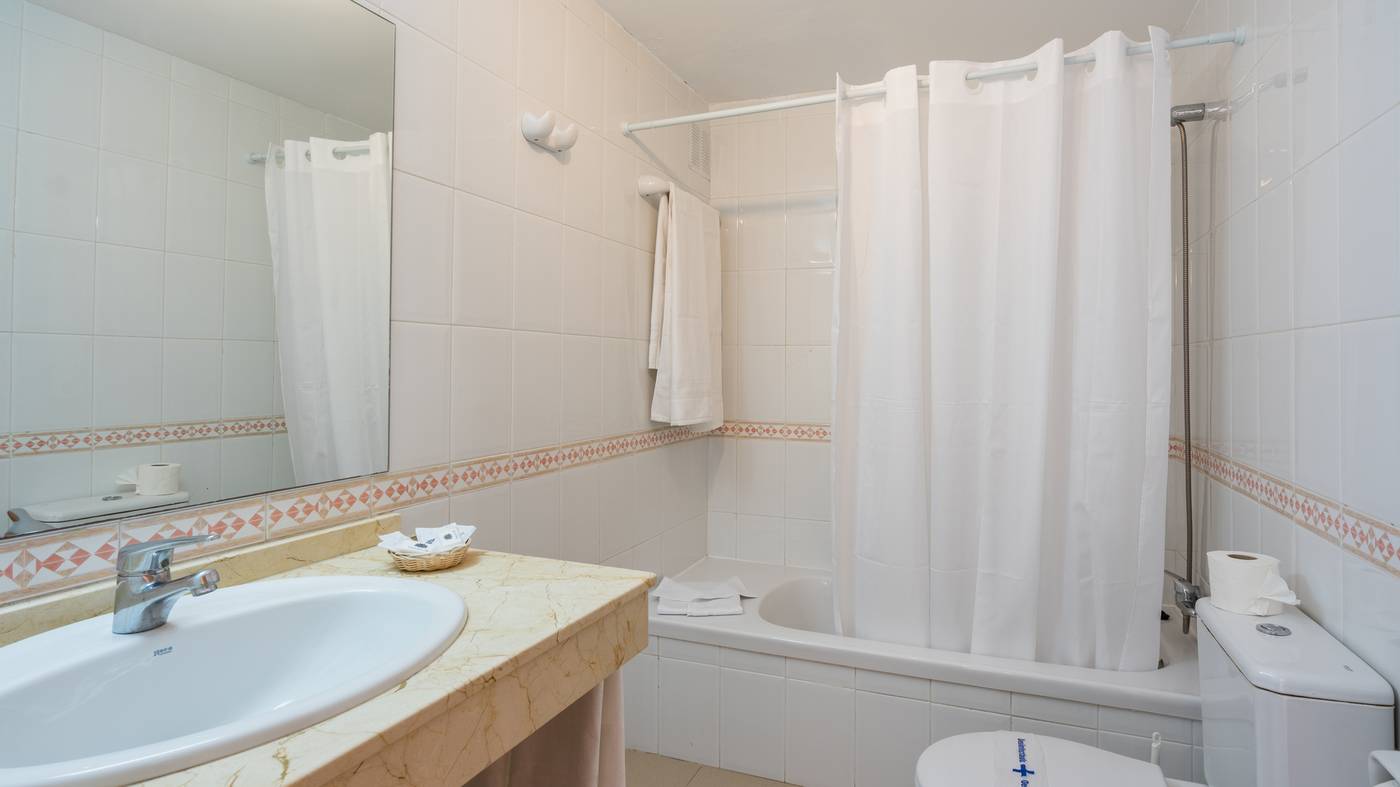 Blue-Sea-Apartamentos-Costa-Teguise-Gardens-Room-19