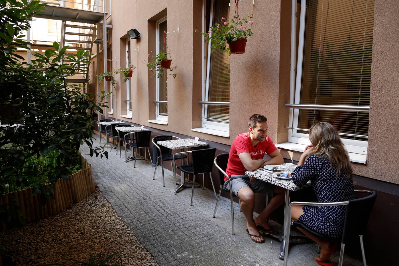 Six-Inn-Hotel-Terrace-28