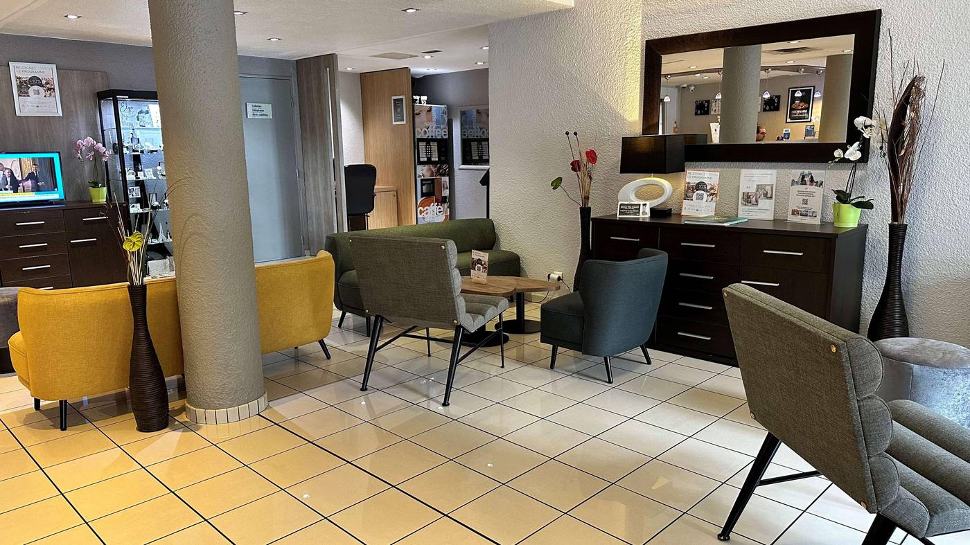 Kyriad-Le-Bourget-Centre---Parc-Des-Expositions-Lobby-6