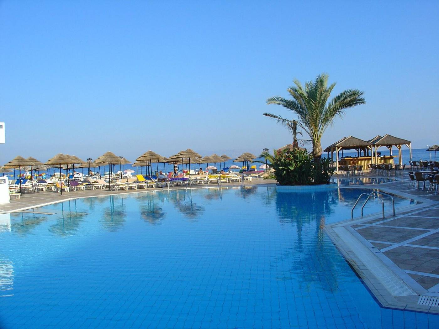 Avra-Beach-Resort-Hotel---Bungalows-General-view-4
