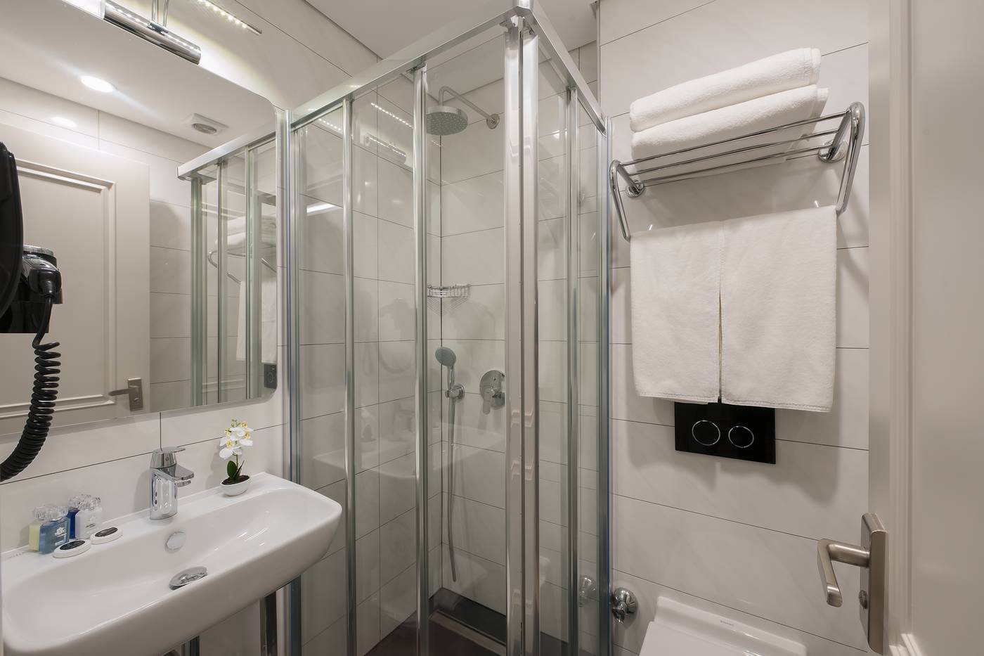 Le-Petit-Palace-Hotel-Room-22